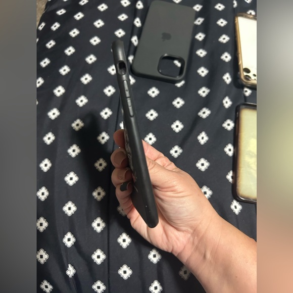 💰2/$10 iPhone 7/8/SE (2020) black rubber cell phone case - Picture 5 of 7